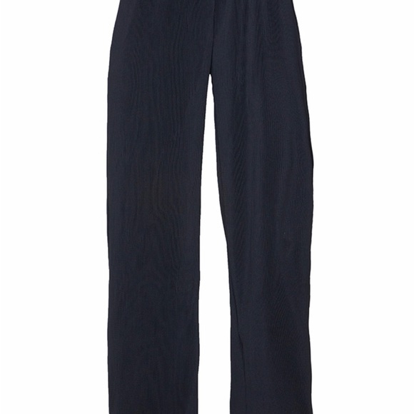 Two piece set. Top with tag and bottoms worn once. UK size 6 US size 4. - Picture 3 of 6